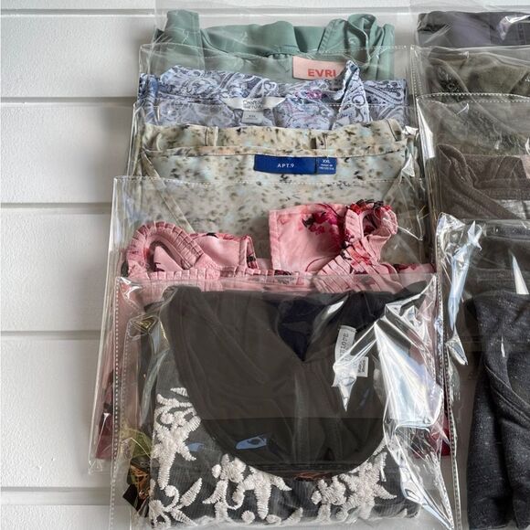 Plus Size Lot Great Resellers Lot - 13 Women’s Sleeveless Tank Tops XL - 2X - Picture 4 of 13